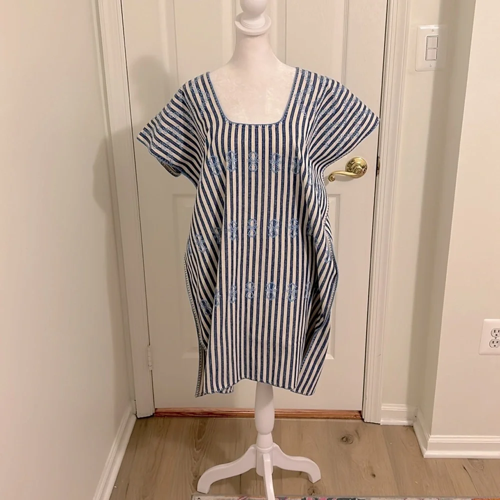 Tuckernuck Floral Embroidered Striped Sullivan Caftan Blue & White Size Medium - Picture 5 of 13